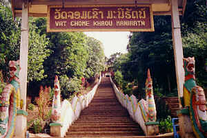 Vat Chome Khaou Maniratn, Houisai, Bokeo, Laos. (15.0 K)