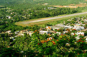 Ausblick vom Doi Kong Mu auf Mae Hong Son, Hauptstadt der gleichnamigen Provinz in Nord-Thailand.